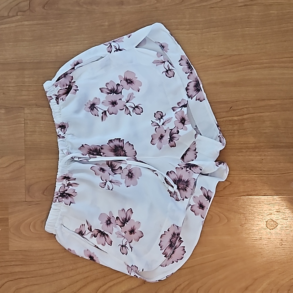 Brandy Melville Eve floral shorts - one sizw